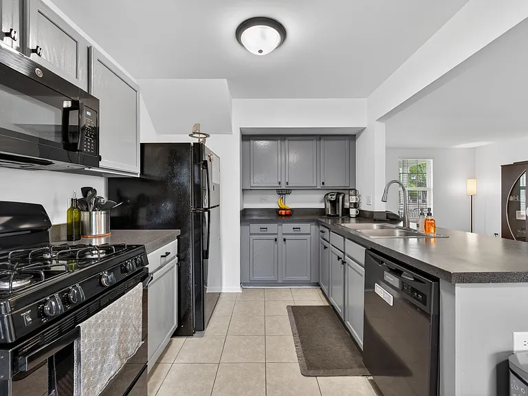 939 Four Seasons Blvd — Photo 10