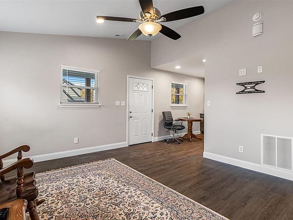 5th image of 309 Vassel St