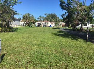 171 Pine Key Ln #28, Naples, FL 34114