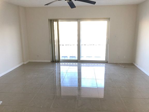 5th image of 2900 NE 30th St APT 5M