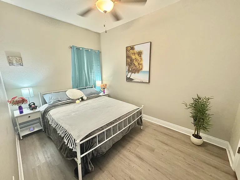 1810 W Gadsden St — Photo 7