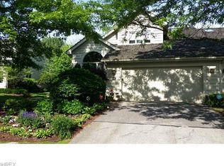 19 Waterford Ln, Beachwood, OH 44122