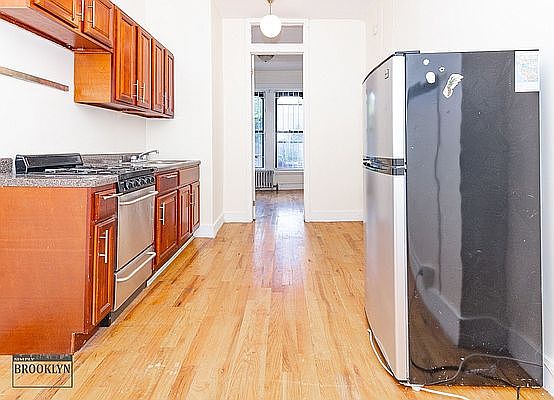 2nd image of 138 Scholes St #4
