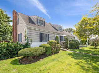 14 Mill Rd, Farmingdale, NY 11735