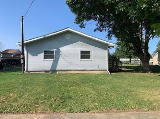 355 E Jefferson St, El Paso, IL 61738