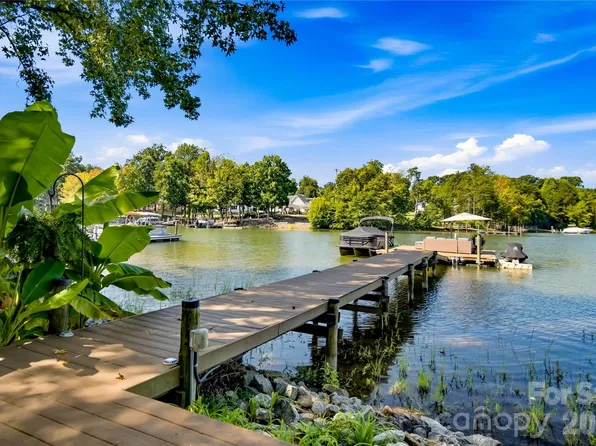 8172 Malibu Pointe Ln, Denver, NC 28037