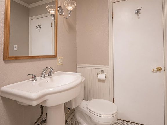 5th image of 1070 N Princeton Ave
