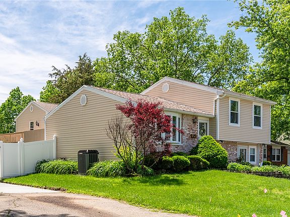 3rd image of 191 Woburn Farm Cir