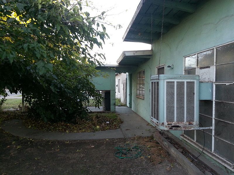 2nd image of 1437 S School St