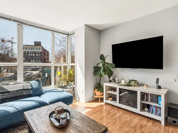 288 E 8th Ave #219, Vancouver, BC V5T 4S8