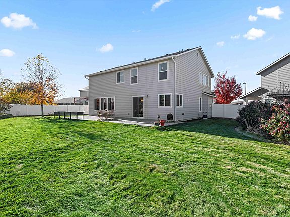 3rd image of 1110 S Kalahari Ave