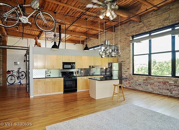 4th image of 2210 W Wabansia Ave APT 401