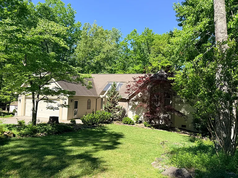 106 Fairhaven Dr — Photo 1