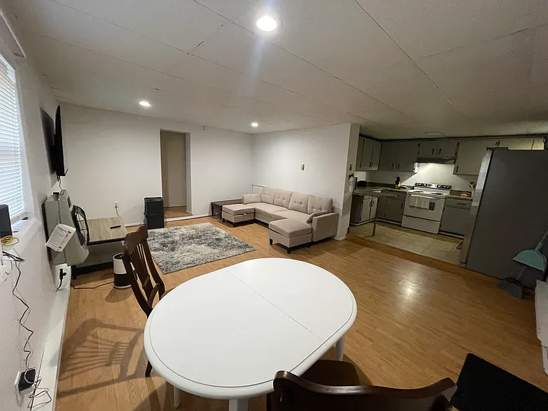 411 Wirt St #5 — Photo 1