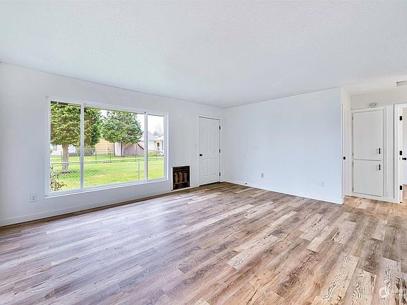 Large living room for relaxing and entertaining
