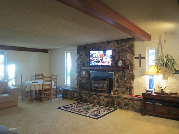2nd image of 1826 W Meadow Hills Dr