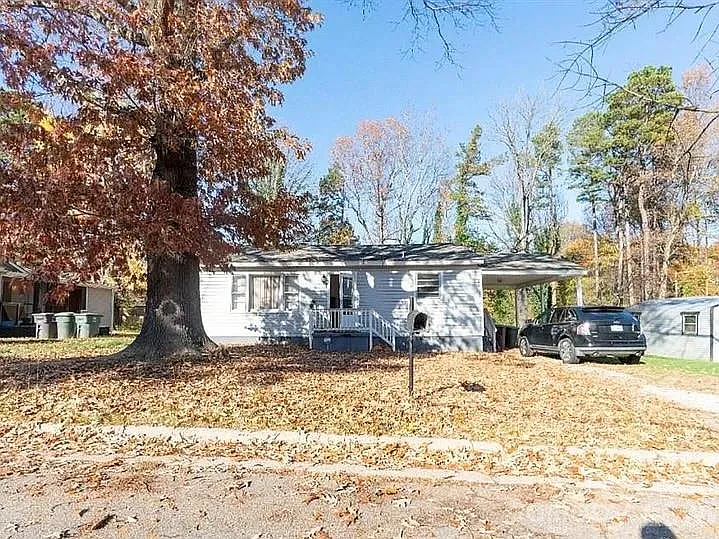 2216 Bradley St — Photo 5