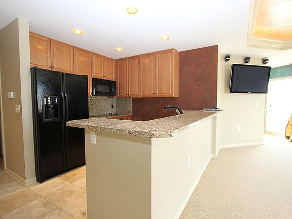4th image of 925 N Lincoln St APT 11C