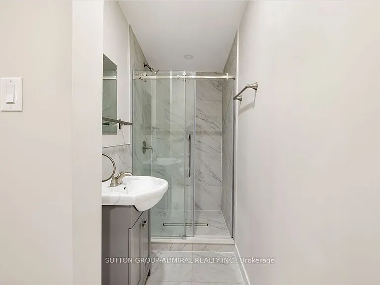81 Palmerston Ave #MAIN — Photo 4