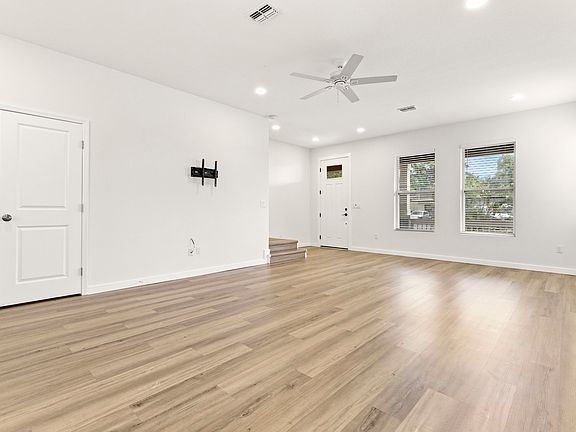 4th image of 210 E Columbus Dr #1