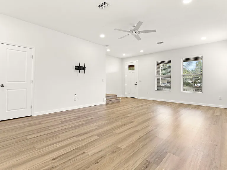 210 E Columbus Dr #1 — Photo 5