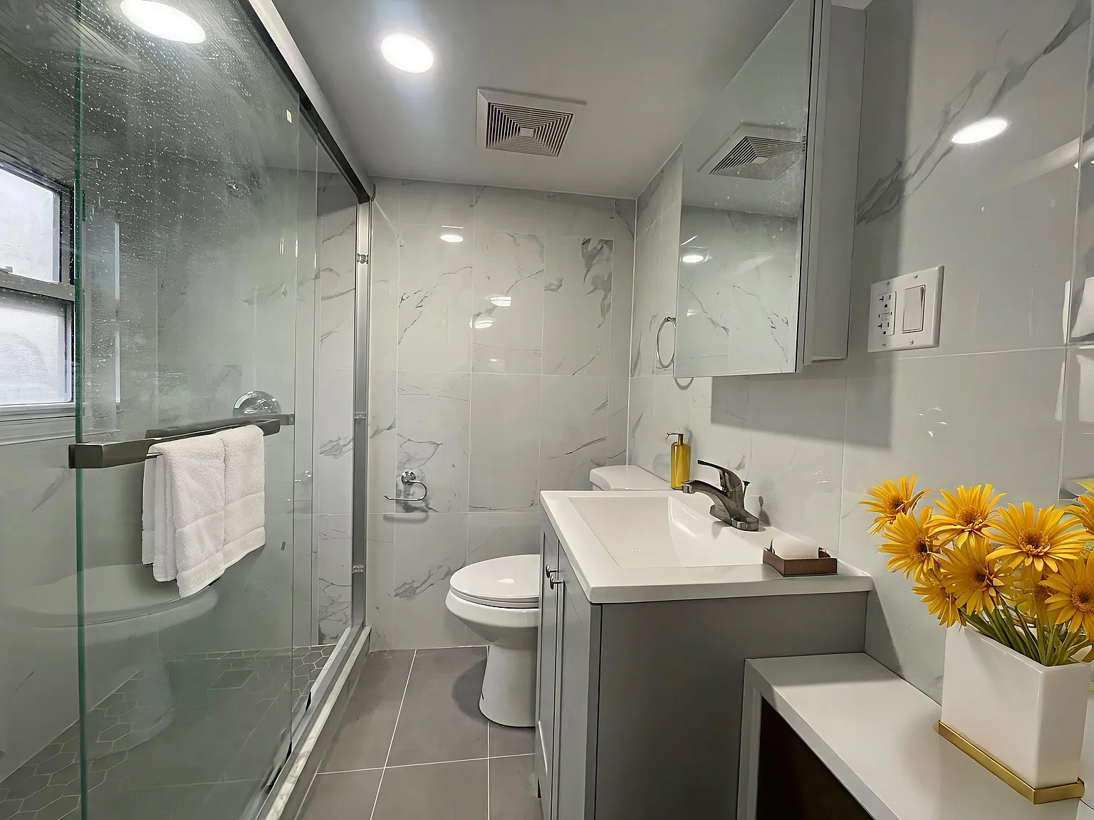 4 bed, 1.5 bath, $3,600 — Photo 4