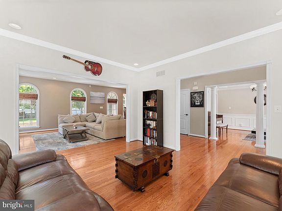 5th image of 136 Tall Pines Ln