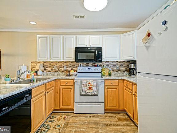 3rd image of 17275 King Phillip Way Unit 14