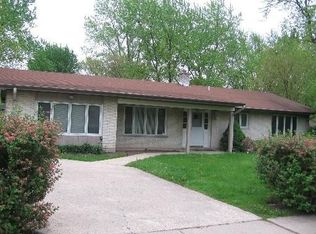 1323 Landwehr Rd, Northbrook, IL 60062