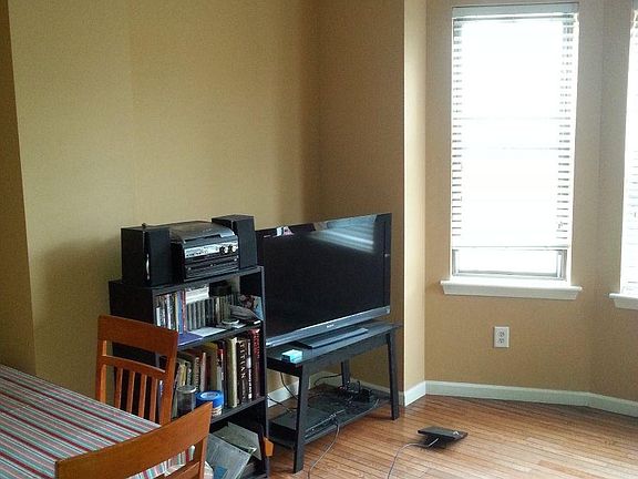 2nd image of 908 W Porter St Floor 2