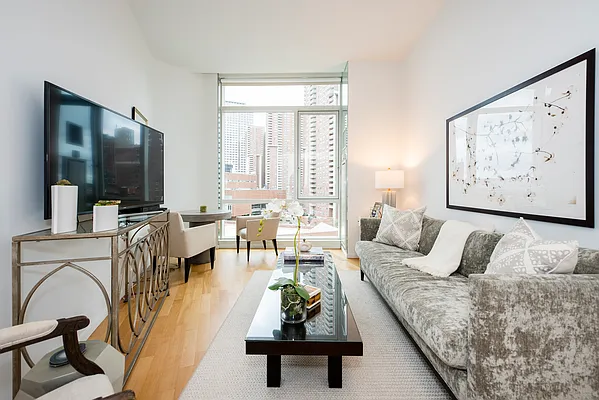 Rented by R New York | media 21