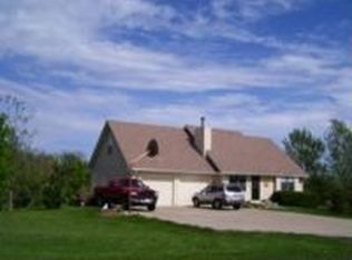 711 S Hickory Trl, Lansing, KS 66043