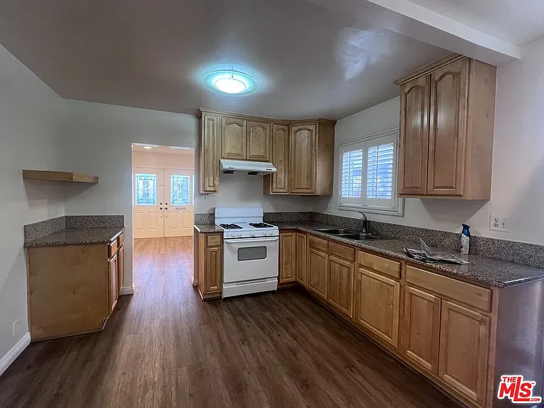 9251 Rio Dell St — Photo 5