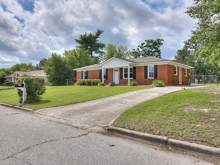 373 Westmont Dr — Photo 2