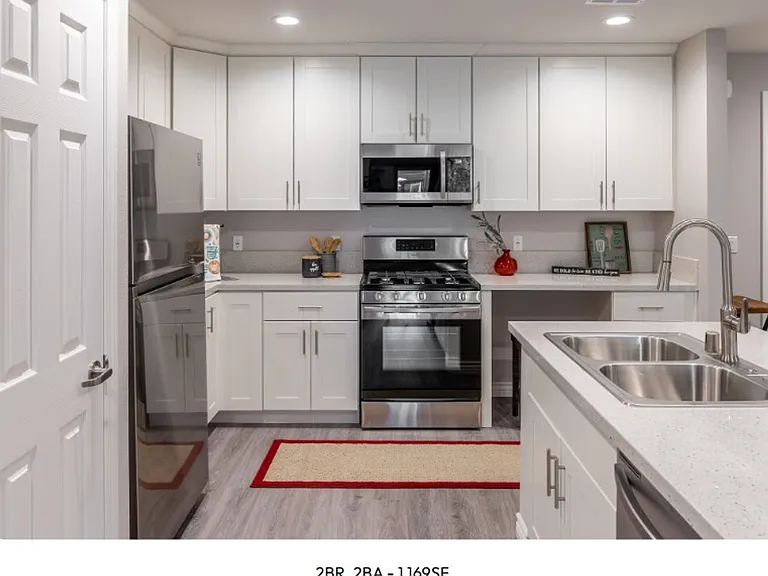 Centerpointe at Market Apartments - 3145 Market Street Riverside CA 92501 — Photo 33