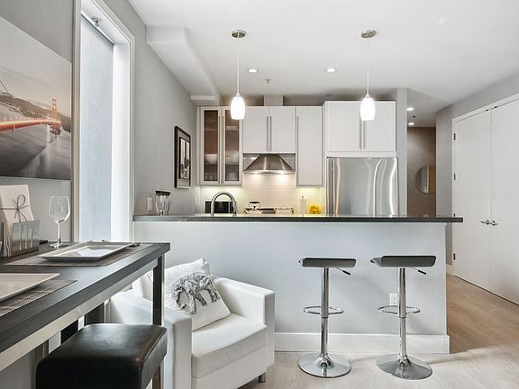 2nd image of 1738 Lombard St APT 1