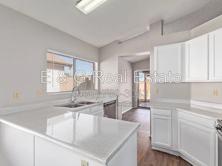 8651 N 107th Dr — Photo 9