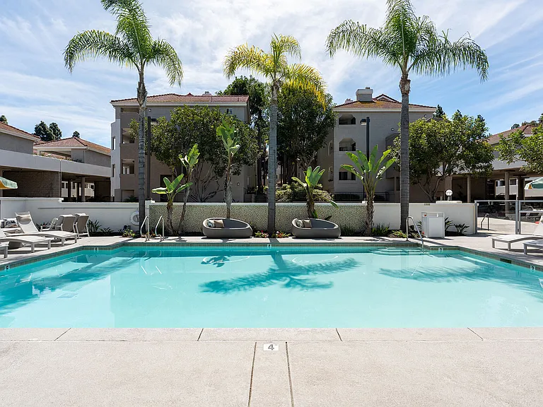 Axiom La Jolla — Photo 15