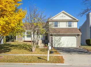 77 Brookstone Dr, Streamwood, IL 60107