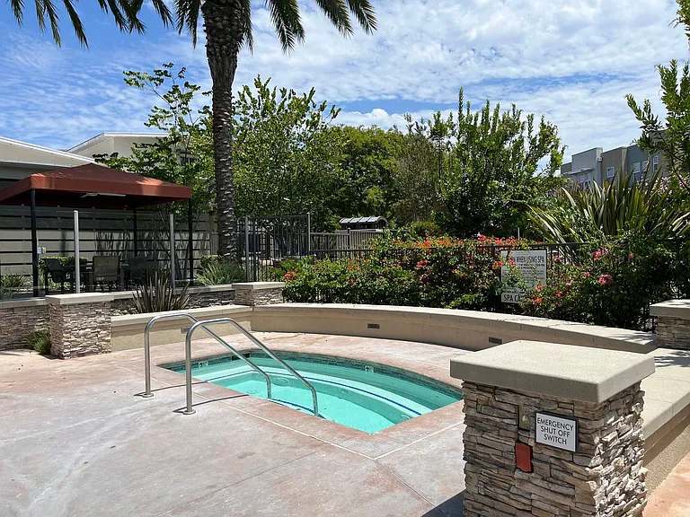 32 Meridian Dr — Photo 25
