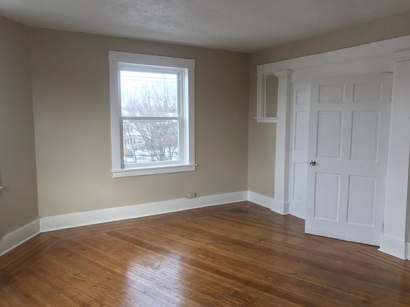 2nd image of 1942 Seneca St #4