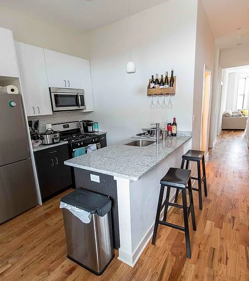 751-53 W Buckingham Pl — Photo 4