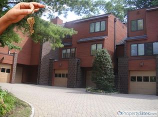 5 Oak Trail Rd #4, Englewood, NJ 07631