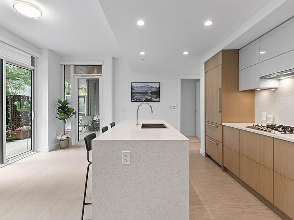 4th image of 469 King Edward Ave W #109