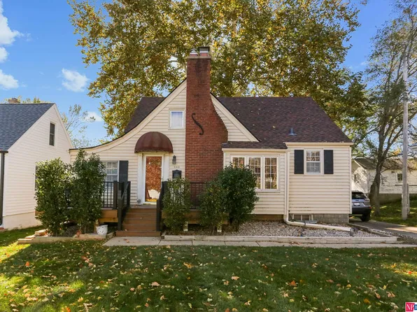 5031 Pierce St, Omaha, NE 68106