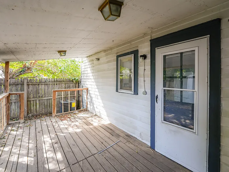 1808 E Oak St — Photo 15
