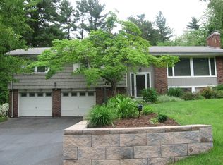 155 Valley View Dr, South Windsor, CT 06074