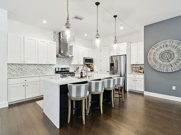 5th image of 3100 W Paul Ave #15
