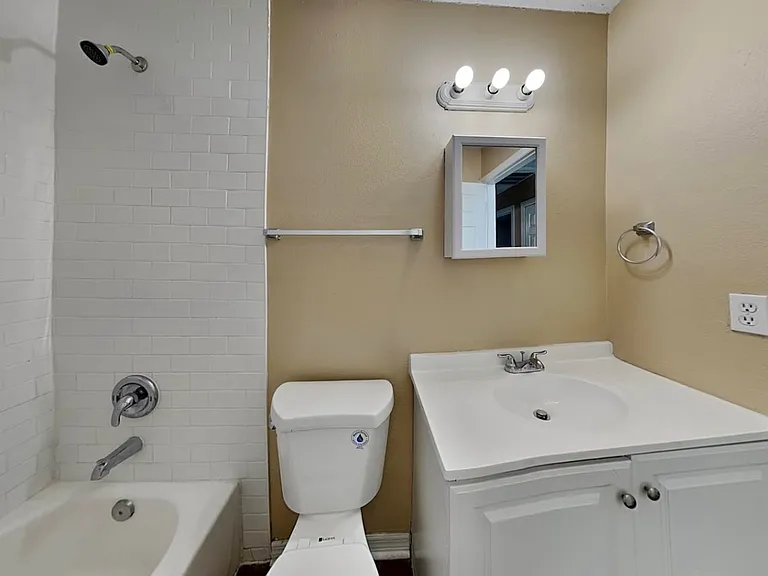 7505 N Saint Peter Ave — Photo 1