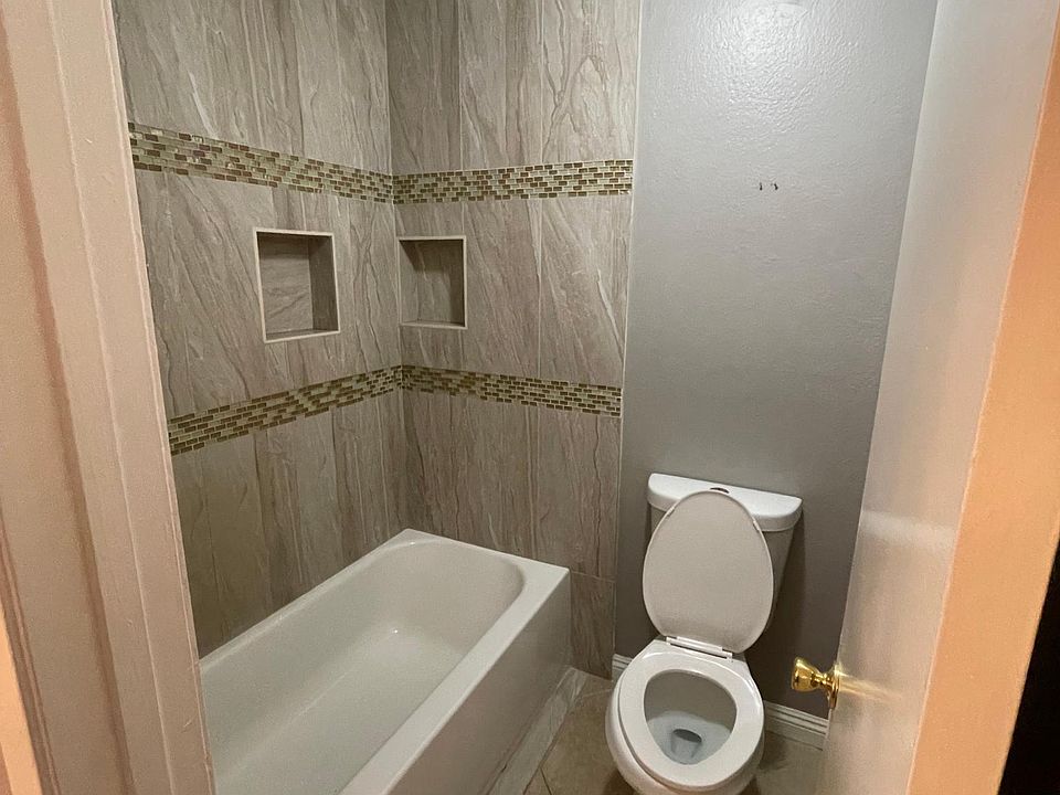 1st image of 24520 Summerfield Dr